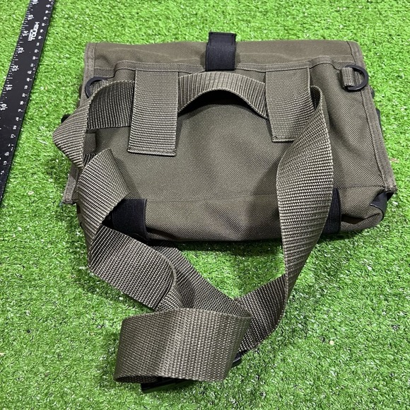 Vintage White River Fly Fishing Fanny Back Tackle Box Waist Bag Fly Storage NWOT - Picture 9 of 9